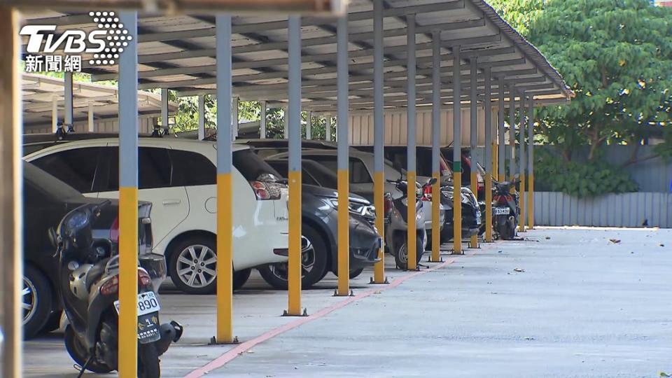 有網友建議原PO可以盡量找好寬大好停的停車場再開車出門。(圖片來源/ TVBS)