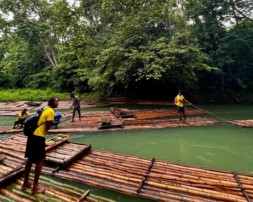 Rafting on the Martha Brae River (ES)