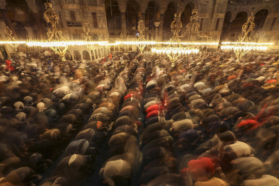 Muslim worshippers perform a night prayer called 'tarawih' during the eve of the first day of the Muslim holy fasting month of Ramadan in Turkey at Hagia Sophia mosque in Istanbul, Turkey, Friday, April 1, 2022. (AP Photo/Emrah Gurel)