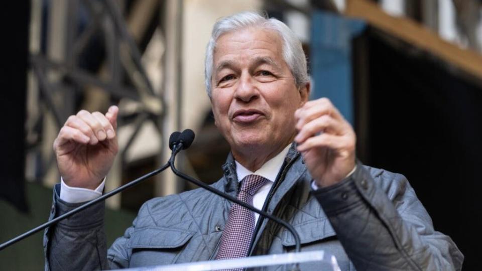 Jamie Dimon Says JPMorgan Is Likely 'One Of The Bigger Users' Of Blockchain Technology, But Calls Cryptocurrencies A 'Pet Rock'