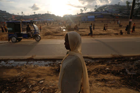 Rohingya refugees pass the time at a camp for those who recently fled from Myanmar, near Cox's Bazar, Bangladesh October 5, 2017. REUTERS/Damir Sagolj