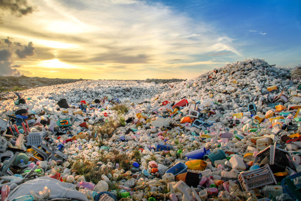 Plastikberge wie diese würden viele Verbraucher gerne verhindern. Doch die Industrie macht es ihnen schwer. (Bild: Getty Images)