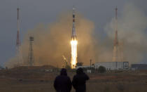 Die Sojus-Rakete transportiert eine neue Crew zur Internationalen Raumstation (ISS). Die russische Rakete startet mit US-Astronaut Shane Kimbrough und den russischen Kosmonauten Sergey Ryzhikov und Andrey Borisenko aus Baikonur in Kasachstan. (Bild: Ivan Sekretarev/AP)