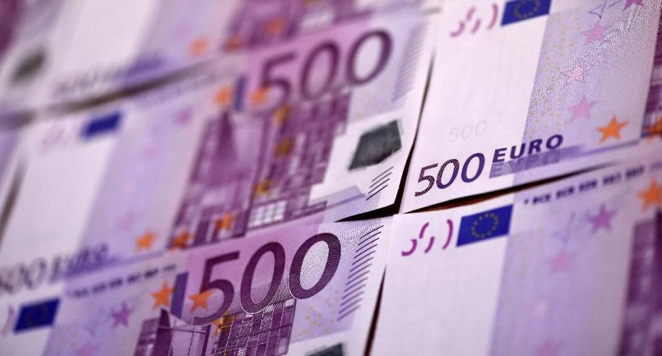 Varios billetes de 500 euros en París el 12 de febrero de 2016 (AFP | Miguel Medina)