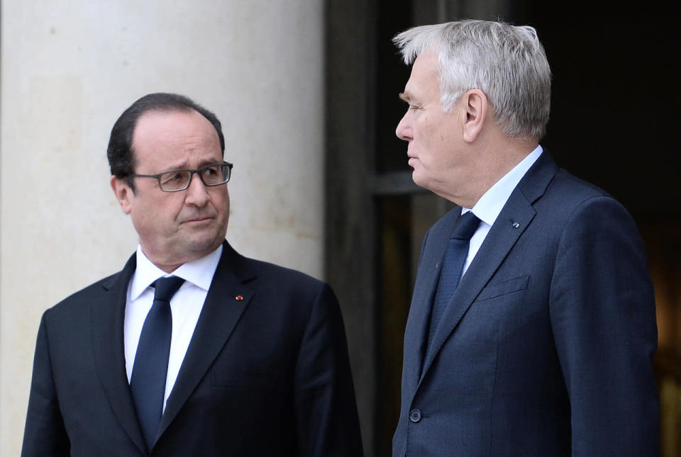 <p>Après la démission de la ministre de la Justice Christiane Taubira le 27 janvier et son remplacement par Jean-Jacques Urvoas, un nouveau remaniement est annoncé le 11 février par l’Élysée. Jean-Marc Ayrault, Premier ministre de François Hollande durant les deux premières années de son quinquennat, fait son retour en tant que ministre des Affaires étrangères tandis que de nombreux écologistes (Emmanuelle Cosse, Jean-François Placé et Barbara Pompili) viennent garnir le gouvernement. (Photo : AFP)<br></p>