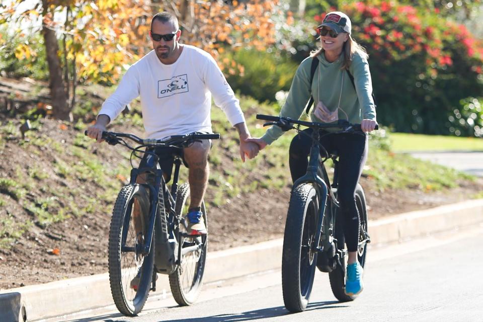 LOS ANGELES, CA - NOVEMBER 28: Robin Wright and Clement Giraudet are seen on November 28, 2020 in Los Angeles, California. (Photo by BG004/Bauer-Griffin/GC Images)