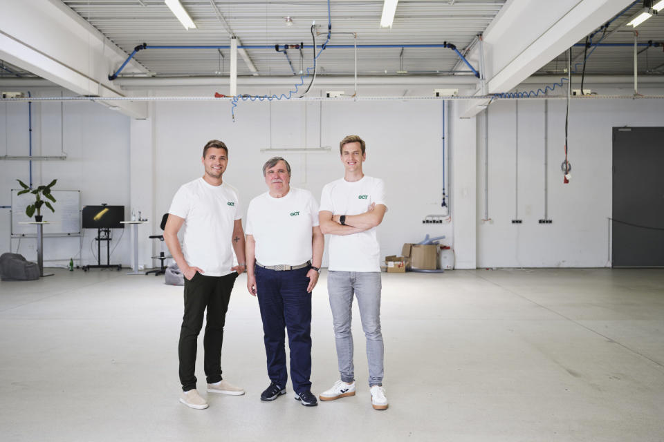 Die Gründer Florian Hildebrand (v.l.), Peter Behr und Niklas Friedrichsen versprechen, mit ihrem "Staubsauger" CO2 20-mal schneller aus der Luft zu filtern als bisherige Verfahren. - Copyright: Greenlyte Carbon Technologies