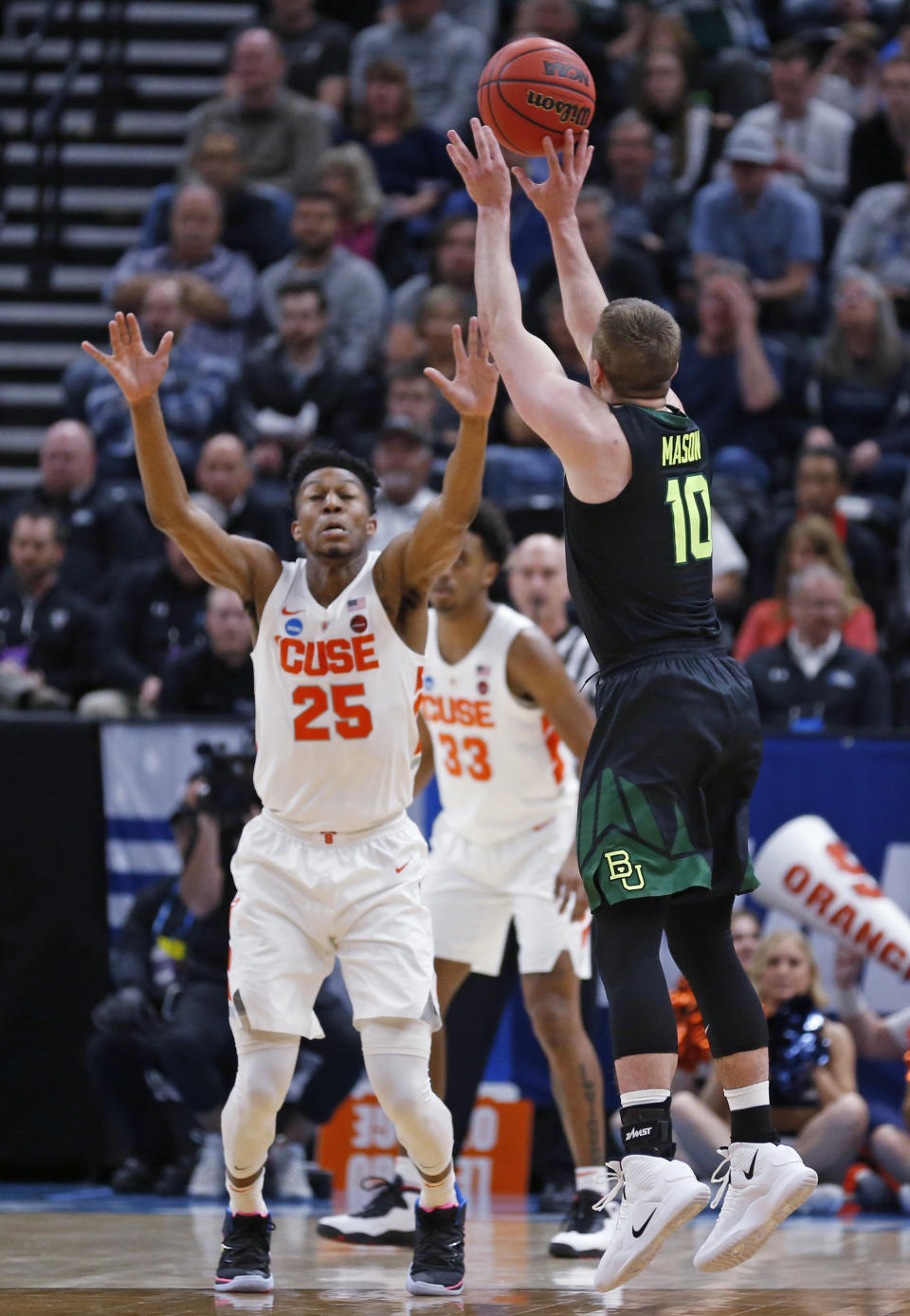Baylor guard Makai Mason (10) shoots as Syracuse guard Tyus Battle (25) defends during the first half of a first-round game in the NCAA men’s college basketball tournament Thursday, March 21, 2019, in Salt Lake City. (AP Photo/Rick Bowmer)