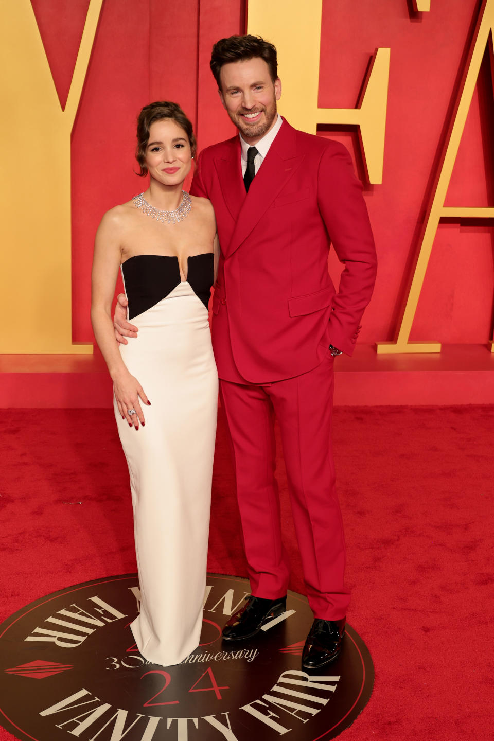 BEVERLY HILLS, CALIFORNIA - MARCH 10: (L-R) Alba Baptista and Chris Evans attend the 2024 Vanity Fair Oscar Party Hosted By Radhika Jones at Wallis Annenberg Center for the Performing Arts on March 10, 2024 in Beverly Hills, California. (Photo by Kayla Oaddams/FilmMagic)