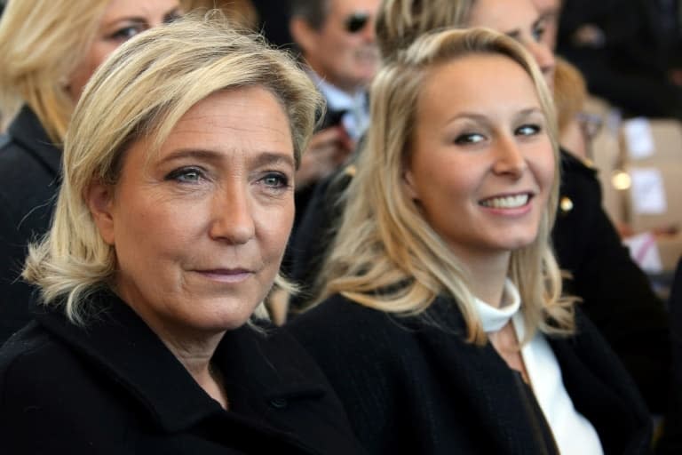 Marion Marechal (d) et sa tante Marine Le Pen, le 15 octobre 2016 à Nice - ERIC GAILLARD © 2019 AFP