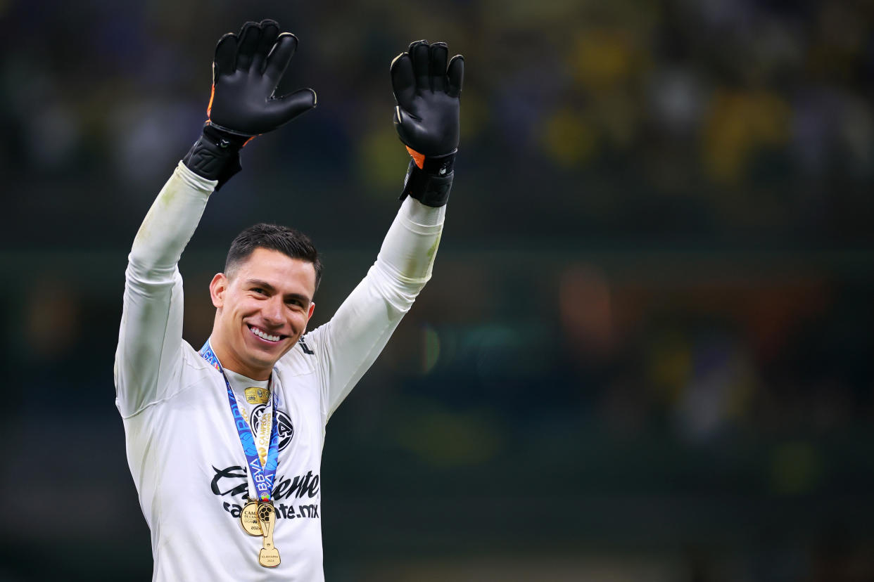 Luis Malagón celebrando la obtención del título de Liga MX con el América. (Héctor Vivas/Getty Images)