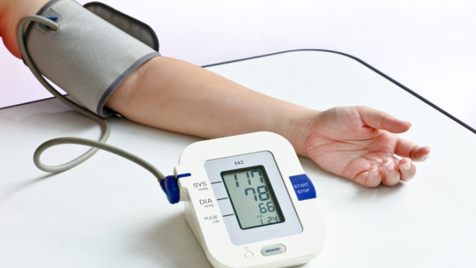 定期量血壓，是預防腦中風的第一步。（圖片來源／canva）