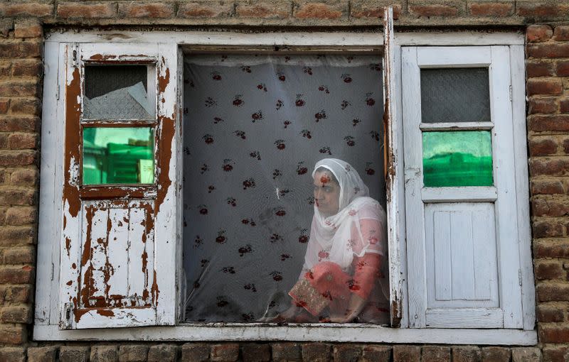 FILE PHOTO: The Wider Image: Barricades and books in restive Kashmir neighbourhood