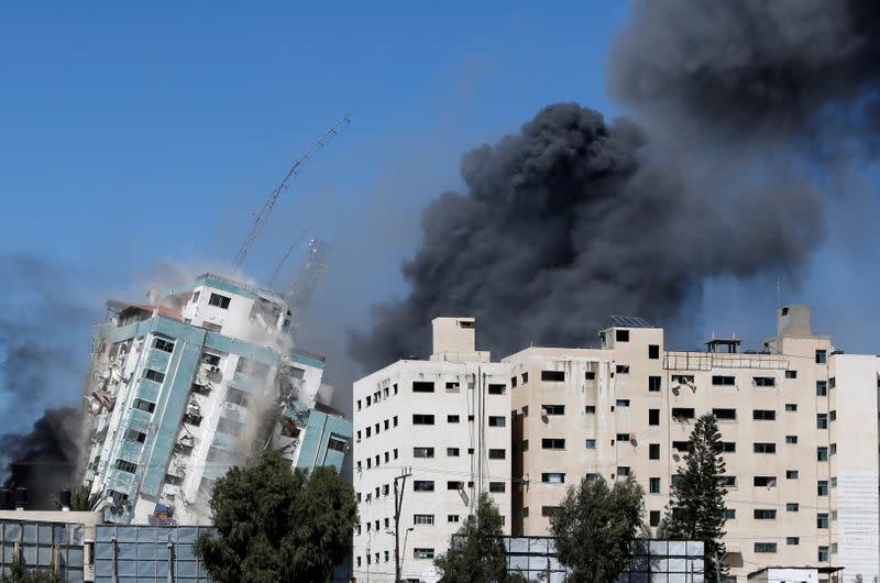 LA VIOLENCE FAIT RAGE À ISRAËL ET À GAZA, PAS DE SIGNES D'APAISEMENT