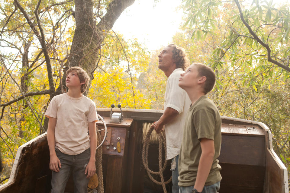 MUD, from left: Tye Sheridan, Matthew McConaughey, Jacob Lofland, 2012. ph: Jim Bridges/©Roadside Attractions/Courtesy Everett Collection