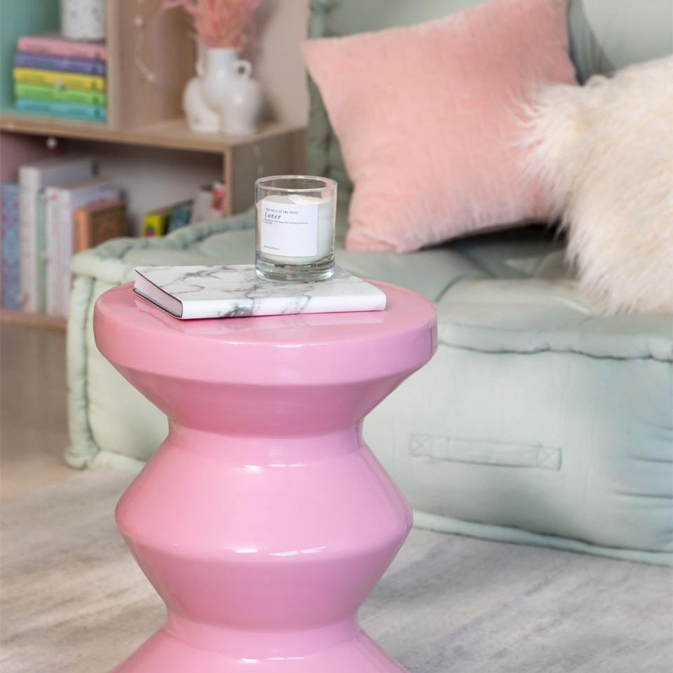 Une table d’appoint ultra pop pour le printemps