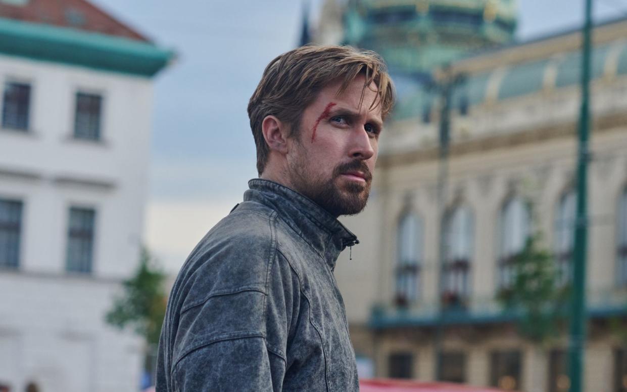 Court Gentry (Ryan Gosling) muss um Leib und Leben fürchten, ist aber mit allen Wassern gewaschen. (Bild: Stanislav Honzik / Netflix)