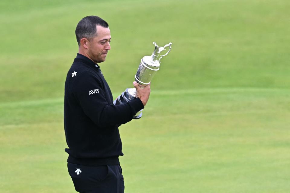 Xander Schauffele kisses the Claret Jug on the 18th green in celebration of victory at the 152nd Open Championship at Royal Troon. (Paul Ellis/AFP via Getty Images)