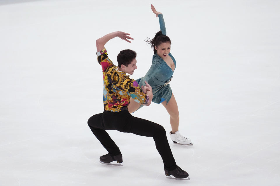 Angela Ling and Caleb Wein compete during the rhythm dance program at the U.S. figure skating championships Thursday, Jan. 25, 2024, in Columbus, Ohio. (AP Photo/Sue Ogrocki)