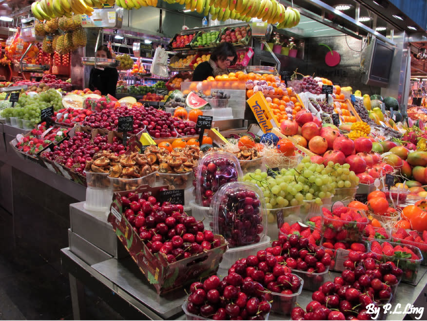 Boqueria Market's Interior. Photo by Ling Poh Lean.