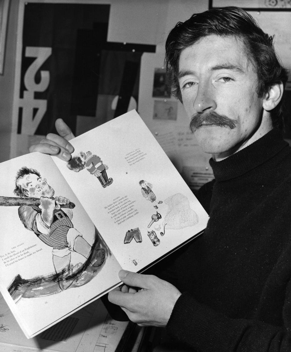 Briggs in 1967 with The Mother Goose Treasury, which won him the Kate Greenaway Medal - Fox Photos/Getty Images