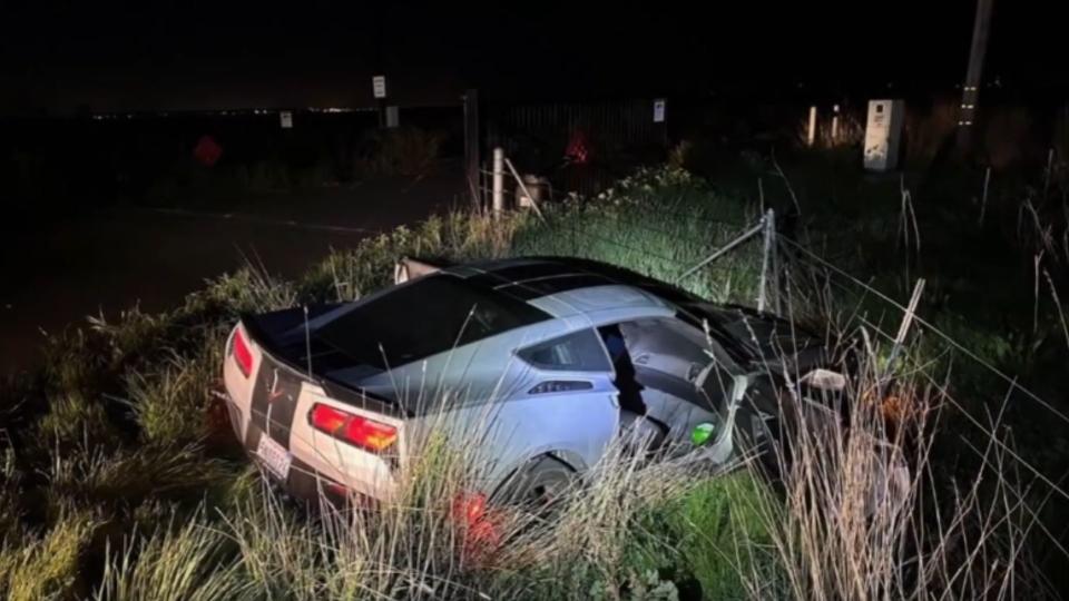 Five People Flee Police In A C7 Corvette