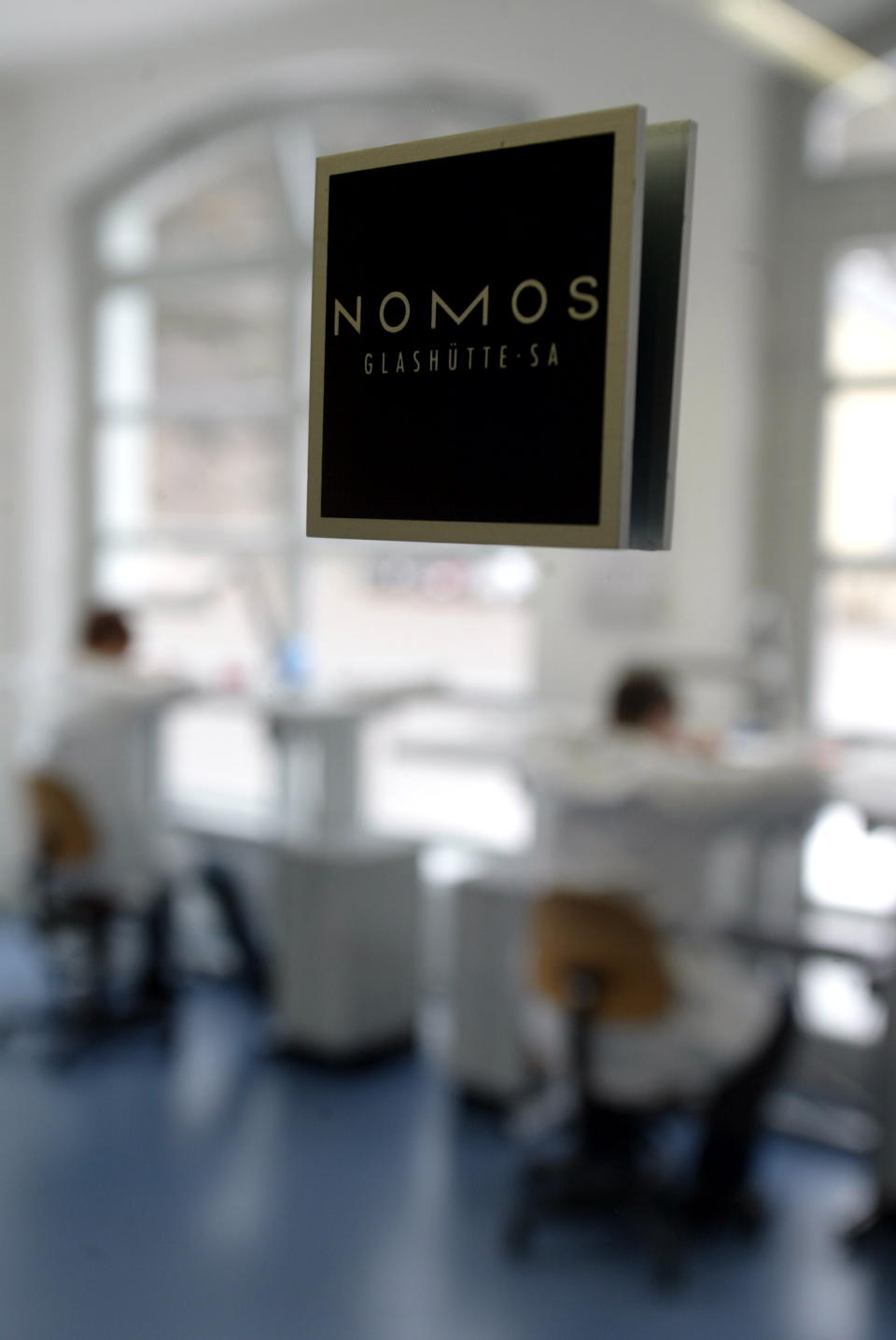 <p>Nur einen Punkt mehr, nämlich 147, konnte sich die Uhrenmanufaktur Nomos Glashütte ergattern. Seit 1990 stellt das Unternehmen mit Sitz im sächsischen Glashütte Luxusuhren her und verdient so Geld. Einen vierstelligen Betrag muss man für eine Nomos-Uhr locker hinlegen. (Foto: ddp) </p>