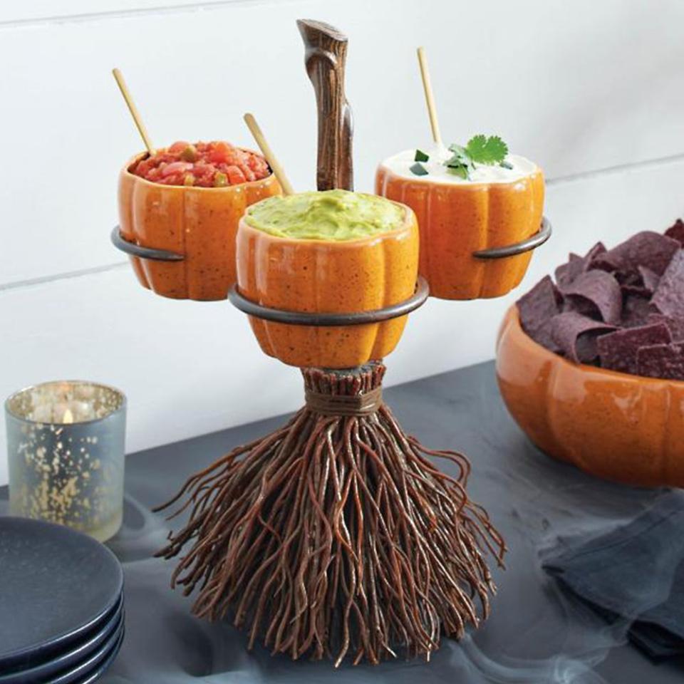 4) Hocus Pocus Snack Bowl Stand