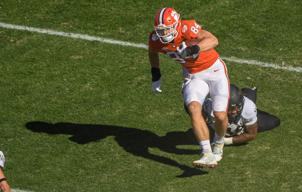 Clemson tight end Davis Allen (84) runs after a catch during the first quarter at Memorial Stadium in Clemson, South Carolina Saturday, November 20, 2021.