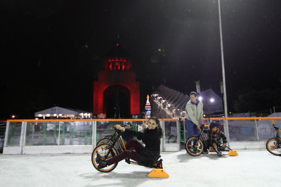 FOTOS | La nueva y austera pista de hielo de CDMX