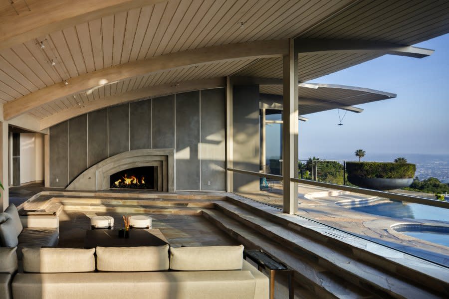 The Harry Gesner ‘Wave House’ in Beverly Hills is available for rent. (Eleanor Amari/DADA Goldberg)