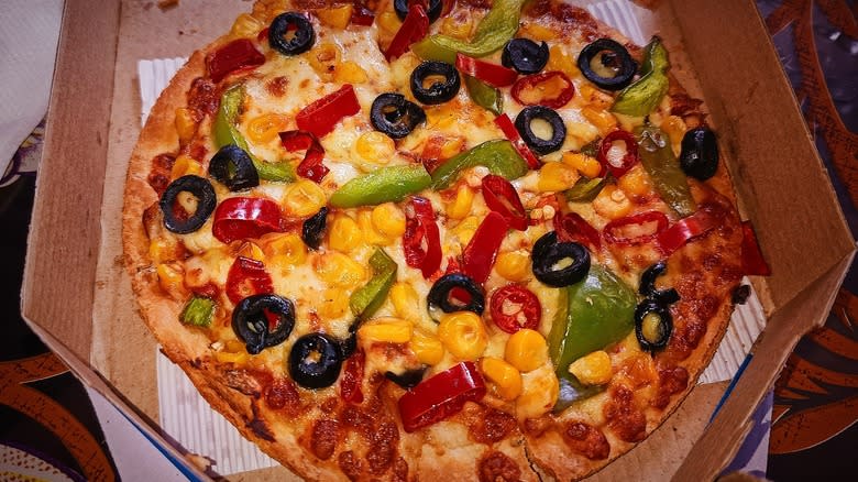 domino's pizza in delivery box