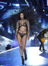 La modelo Kendall Jenner camina por la pasarela en el desfile 2018 de Victoria's Secret en Pier 94 el jueves 8 de noviembre de 2018 en Nueva York. (Foto Evan Agostini/Invision/AP)