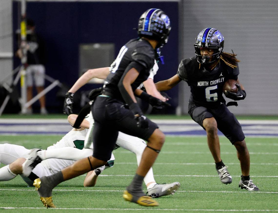 North Crowley wide receiver Lamarcus Davis (6) takes to the left side for some yards in the first half of a UIL Class 6A Division 1 football regional-round playoff game at The Ford Center in Frisco, Texas, Saturday, Oct. 25, 2023.