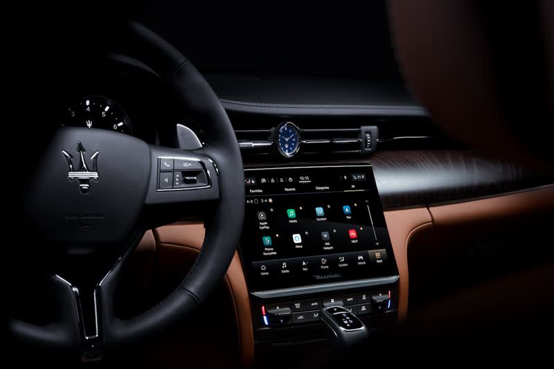 Maserati Ghibli小改款換上全新MIA智能多媒體系統，不僅擁有較過往提高近10倍的解析度，觸控式螢幕尺寸更加大至10.1吋。（圖／Maserati提供）