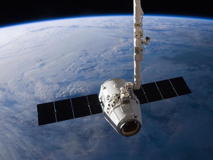 spaceX Dragon cargo craft