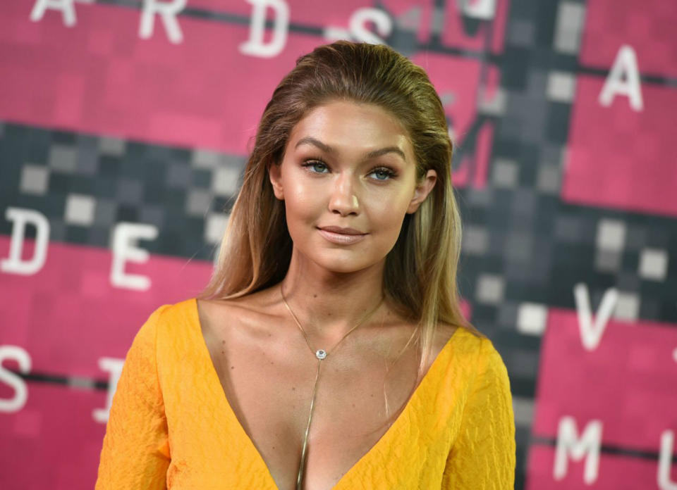 <p>Lo que le pasó a la modelo en los MTV Video Music Awards de 2015 fue que se pasó con el autobronceador. (Foto: Gtres). </p>