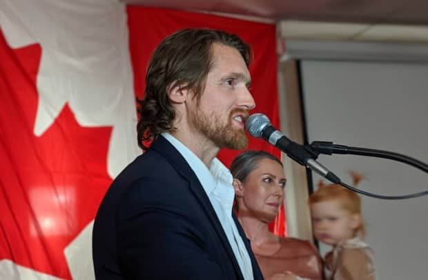 Yukon&#39;s Conservative candidate Jonas Smith speaks after election results came in on Oct. 21, 2019. Smith said the Conservative Party of Canada is barring him from running again. (Chris Windeyer/CBC - image credit)