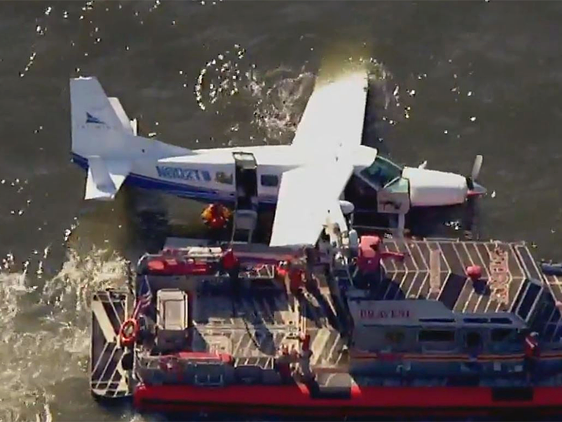 sea plane east river