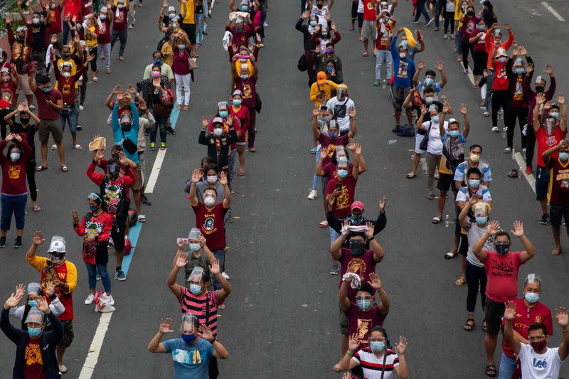 Philippines' Catholics display devotion to Christ statue, pray for end of pandemic