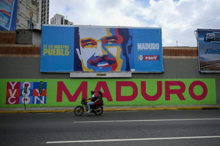 Un mural de la campaña electoral del presidente de Venezuela, Nicolás Maduro, en Caracas el 22 de julio de 2024 (Federico PARRA)