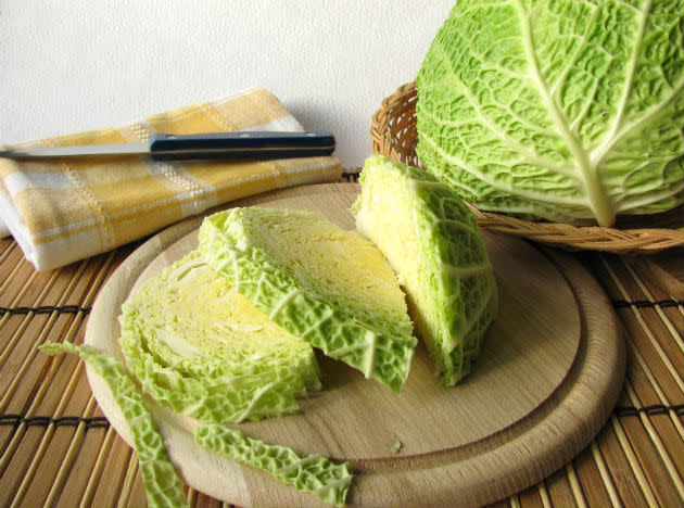 <b>Cabbage:</b> Many celebs have resorted to the cabbage soup diet to help lose weight and get in shape quickly before a big event, however cabbage is not only good for weight loss - it is also an excellent detoxifying food. Like most cruciferous vegetables (including broccoli and sprouts), cabbage contains a chemical called sulforaphane, which helps the body fight against toxins. Cabbage also supplies the body with glutathione; an antioxidant that helps improve the detoxifying function of the liver.