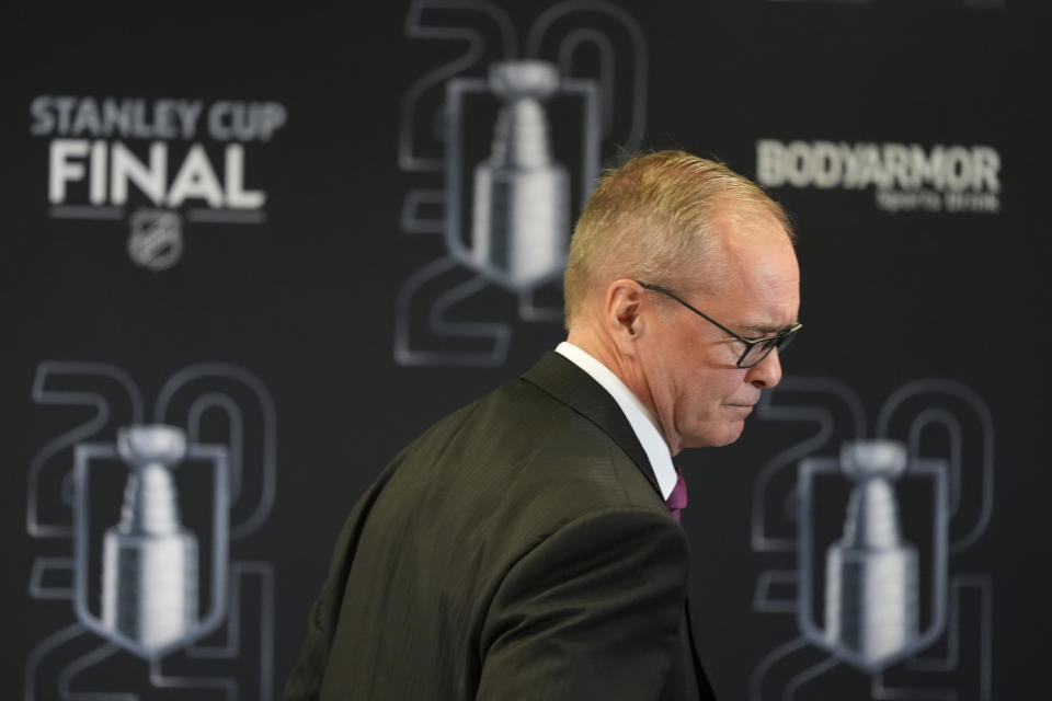 Florida Panthers head coach Paul Maurice leaves a news conference following Game 5 of the NHL hockey Stanley Cup Finals against the Edmonton Oilers, Tuesday, June 18, 2024, in Sunrise, Fla. The Oilers defeated the Panthers 5-3. (AP Photo/Rebecca Blackwell)