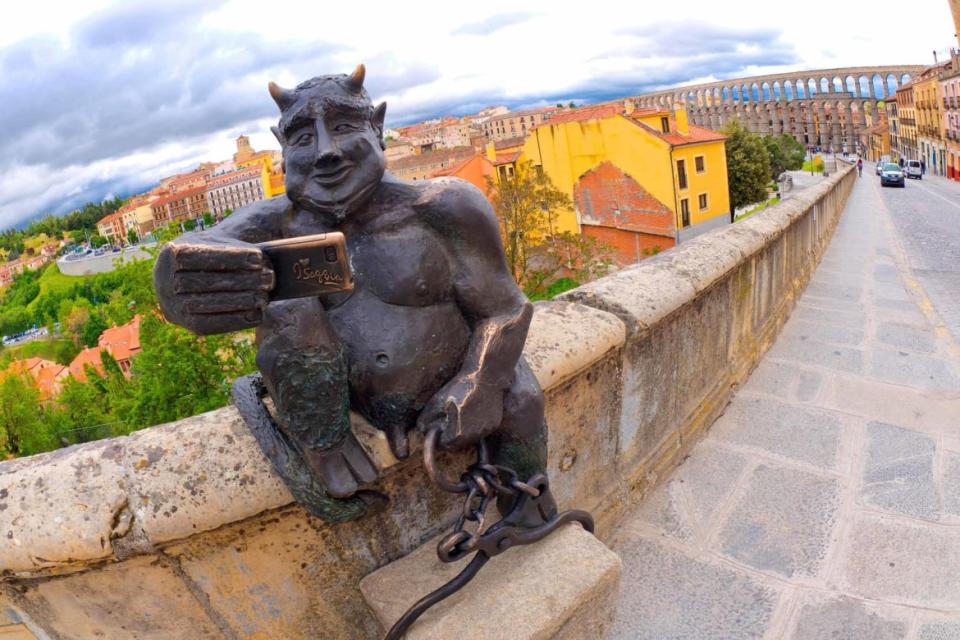 <div class="inline-image__caption"><p>Segovia, Spain: El Diablillo del Acueducto</p></div> <div class="inline-image__credit">Alamy</div>