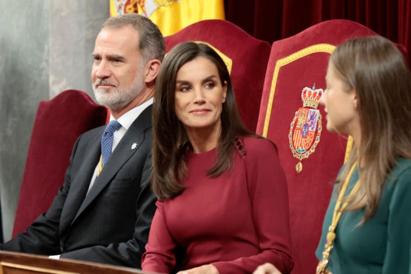 Princesa Leonor con reyes Letizia y Felipe 