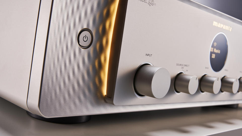 All-in-one system: Marantz Model 40n