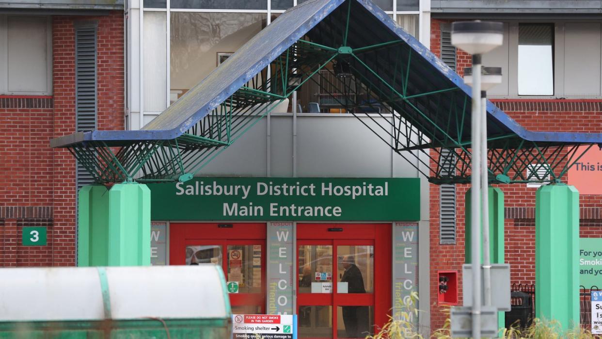 Blick auf den Eingangsbereich des Salisbury District Krankenhauses. Foto: Steve Parsons/PA Wire