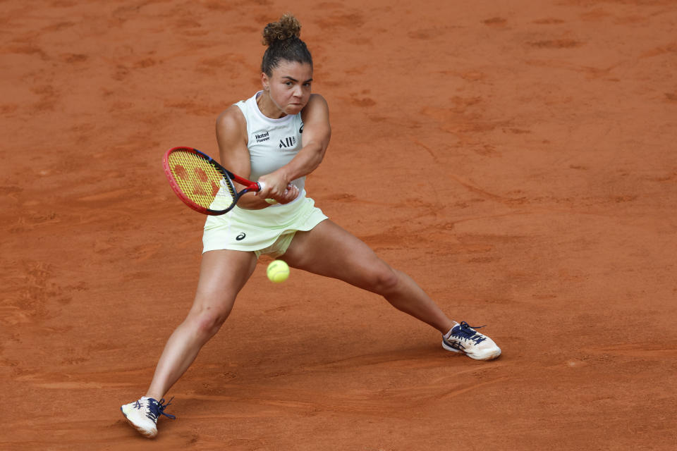 Italy's Jasmine Paolini plays a shot against Poland's Iga Swiatek during the women's final of the French Open tennis tournament at the Roland Garros stadium in Paris, France, Saturday, June 8, 2024. (AP Photo/Aurelien Morissard)