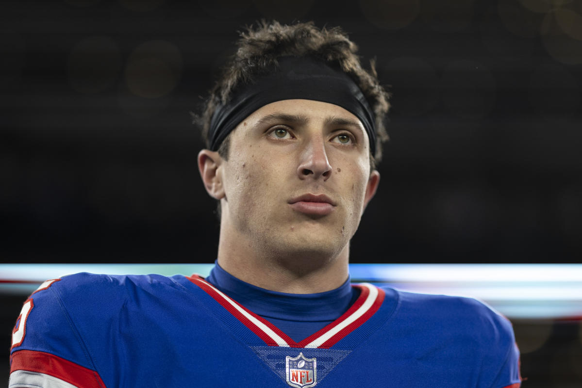 Giants QB Tommy DeVito makes good on NJ pizzeria appearance after flap over alleged doubling of $10K fee