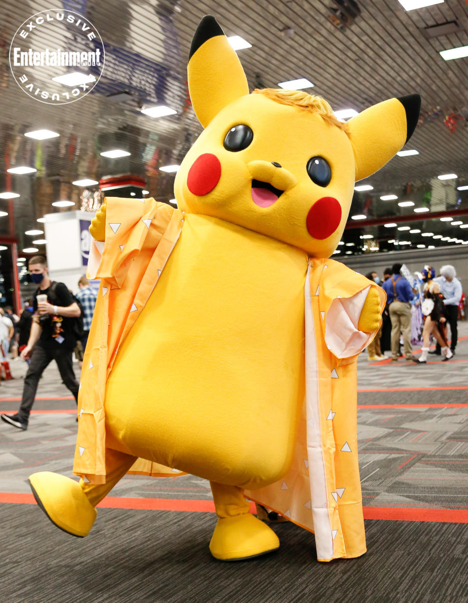 Pikachu from <em>Pokemon</em>/Zenitsu from <em>Demon Slayer</em> mash-up cosplayer